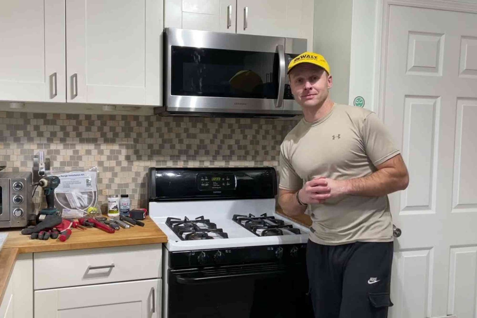 How to Clear a Gas Line Blockage in Your Oven Safely